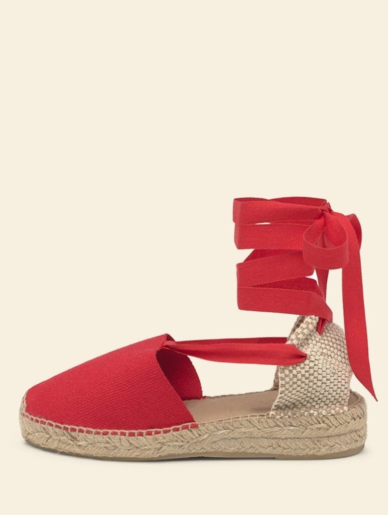 Alpargata mujer con cuña baja roja, modelo Valenciana artesanal hecha en Barcelona, España.