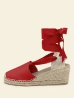 Alpargata de mujer cuña alta de 6 centímetros en color Rojo con cintas, hecha a mano en España.