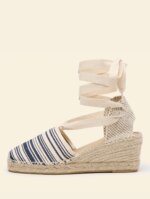 Alpargata de mujer cuña alta de 6 centímetros en color Rayas #1 con cintas, hecha a mano en España.