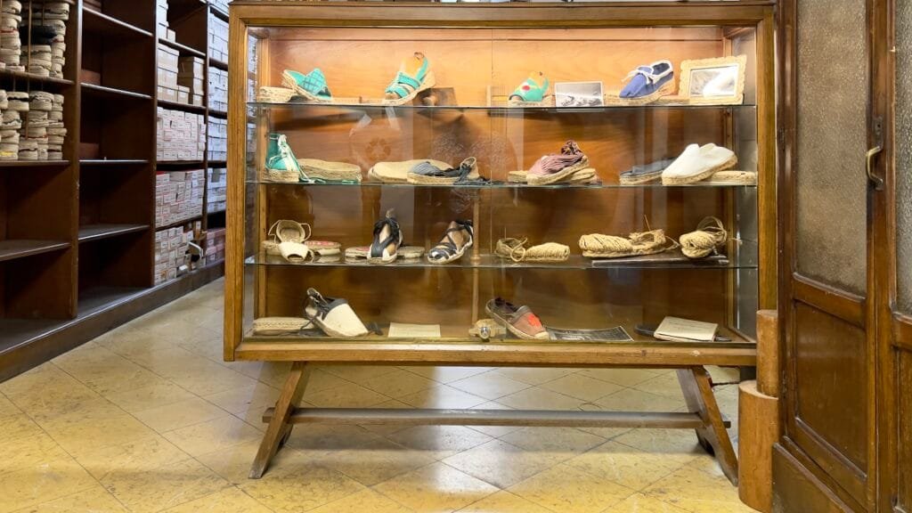 La Manual Alpargatera Barcelona | Alpargatas antiguas