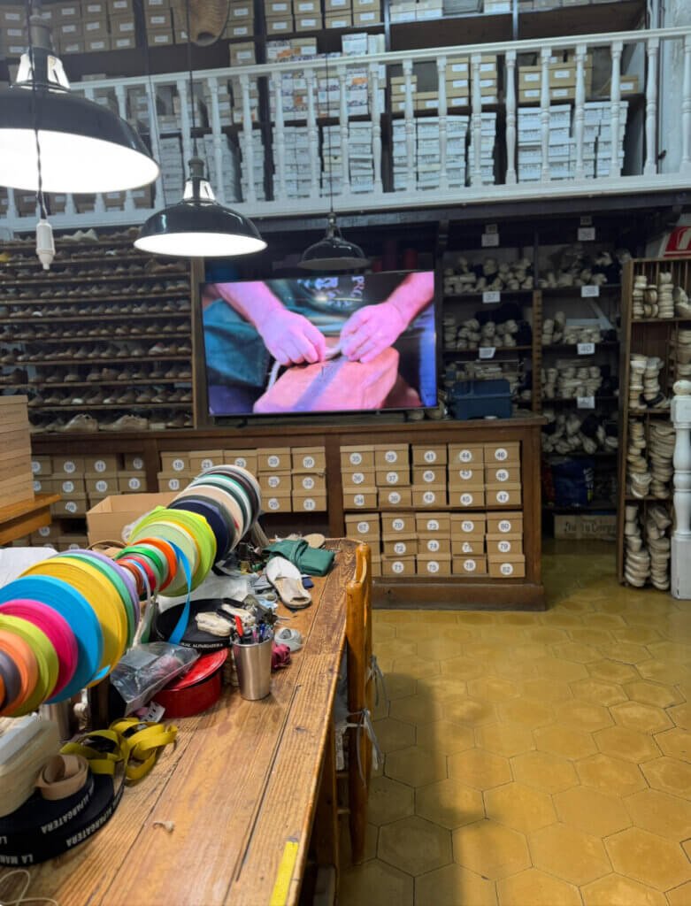 Alpargatas artesanales en Barcelona | Interior de La Manual Alpargatera
